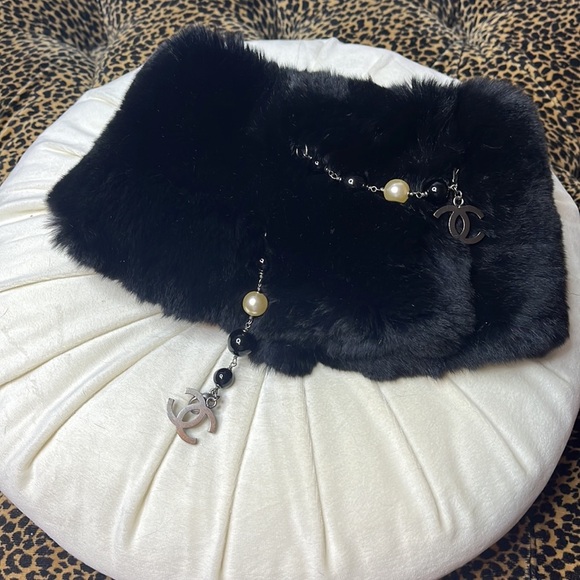 CHANEL Double C Pearl Rabbit Scarf - Picture 5 of 8